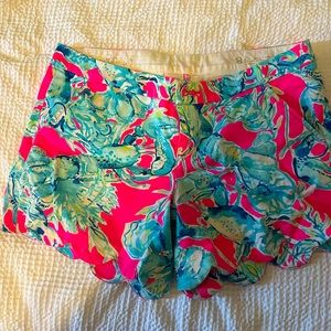 Lilly Pulitzer size 8 scallop shorts
